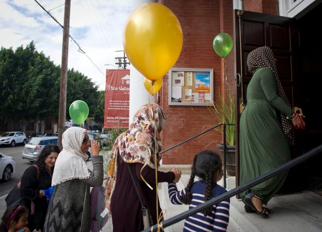 rabs and Muslims in the U.S. frequently visit major urban centers known for their cultural diversity and amenities that cater to their needs. Cities like New York City, Chicago, Los Angeles, and Dearborn (Michigan)
