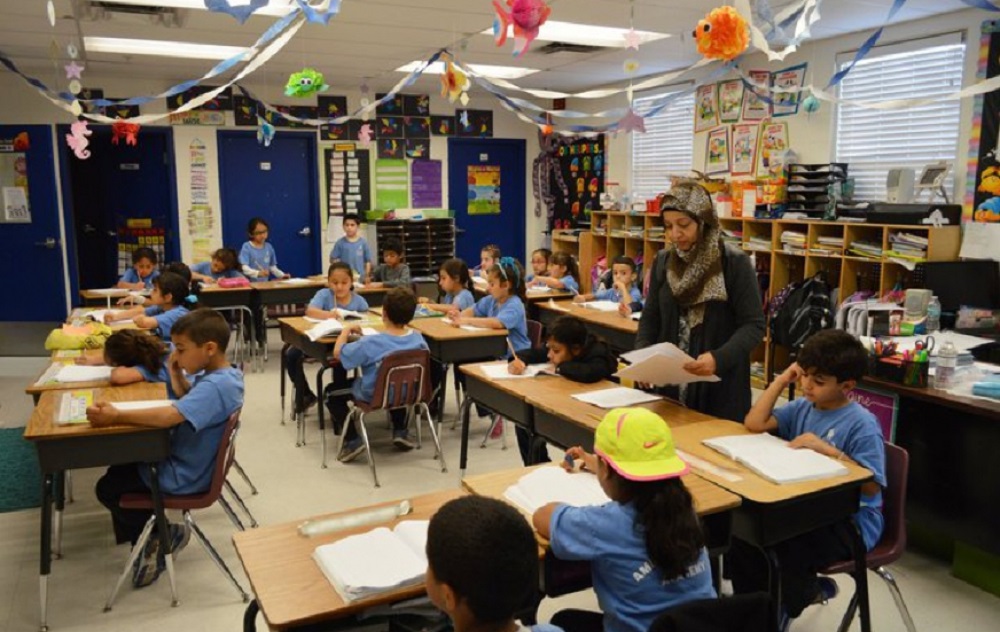 choose the right one with tips on ESL, cultural support, and academic quality for Arab immigrant families.
