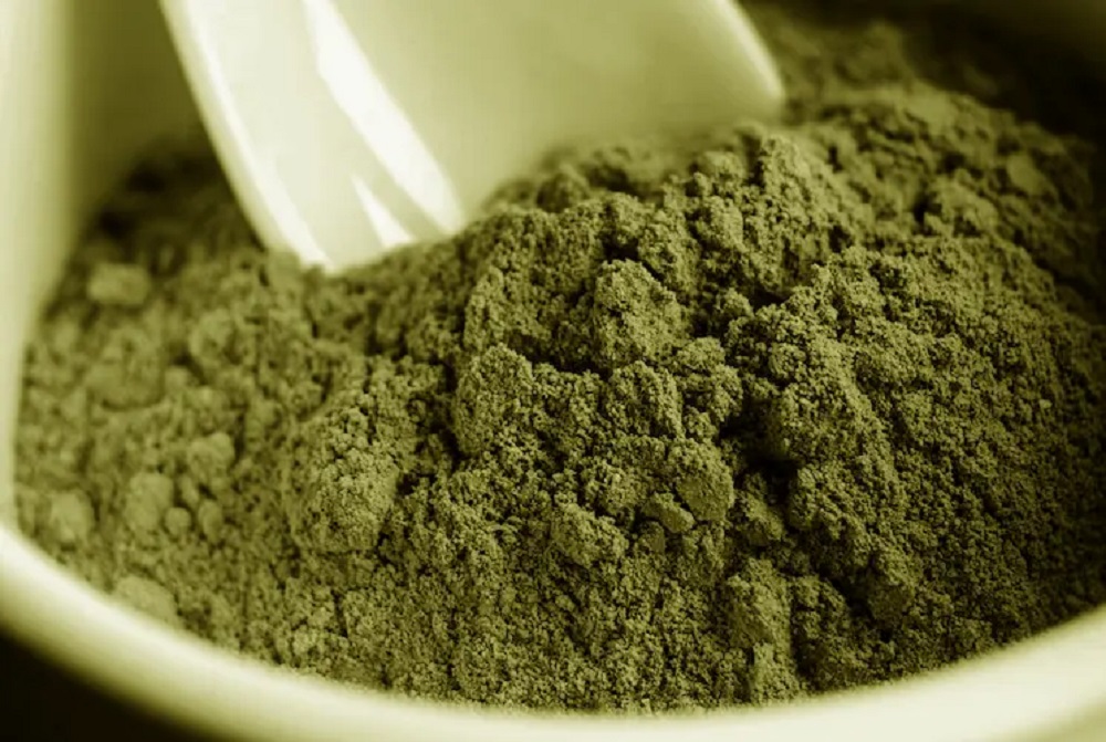 Tunisian mloukhia is a unique and beloved national dish, quite different from the more common versions found in Egypt or the Levant. Instead of using fresh or minced molokhia (jute leaves), Tunisia’s version uses dried and finely ground molokhia leaves
