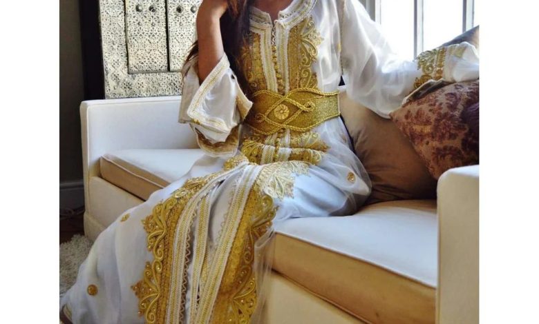 the beauty and history of traditional Arab clothing, from the Gulf thobe to the Moroccan kaftan.