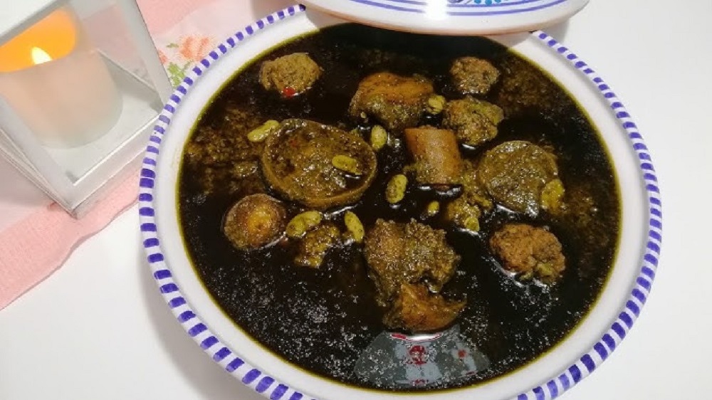 The origin of Madfouna lies in nomadic cooking traditions in the south and desert regions of Tunisia.