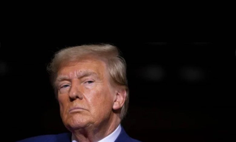 Donald Trump signs an executive order to create a new federal employee category, “Schedule G
