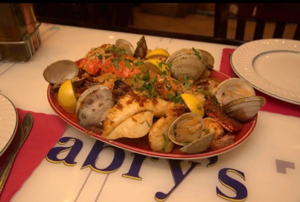 A beloved seafood destination, Sabry’s offers Egyptian-style BBQ branzino, grilled calamari, shrimp scampi, and more. Its warm, spacious setting makes it ideal for gatherings or date nights.