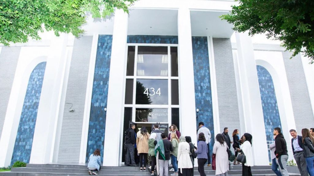 A spiritual and cultural anchor since 1952, this prominent mosque and cultural center hosts religious gatherings, community events, lectures, and social programs