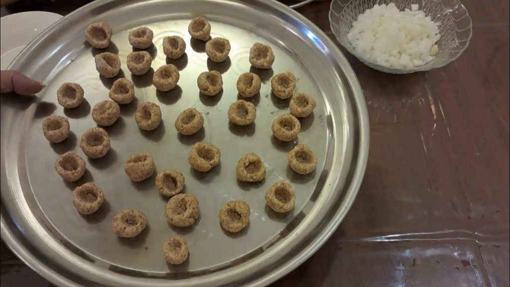 According to culinary experts, the name “Dhahareej” is derived from its distinctive preparation style, which combines layered grains and meat to create a wholesome, hearty dish.