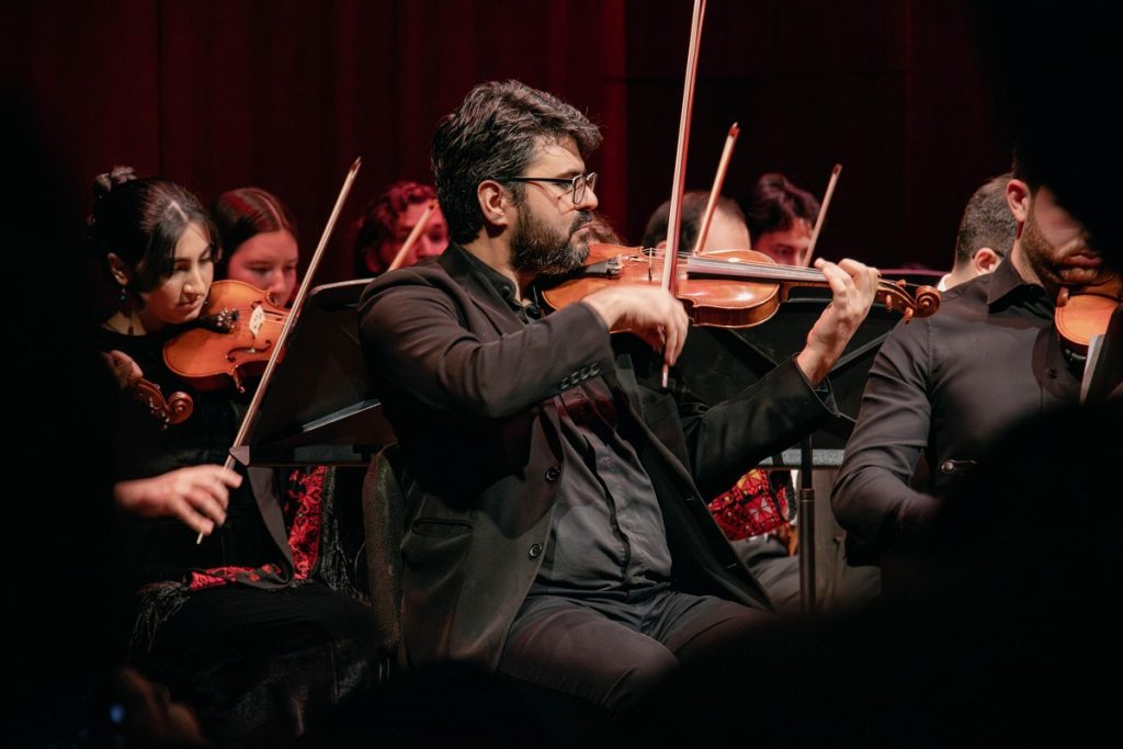 With a rapidly expanding Arab American population, cities such as Los Angeles, New York, Detroit, Houston, and Chicago have become hotspots for Arab music.