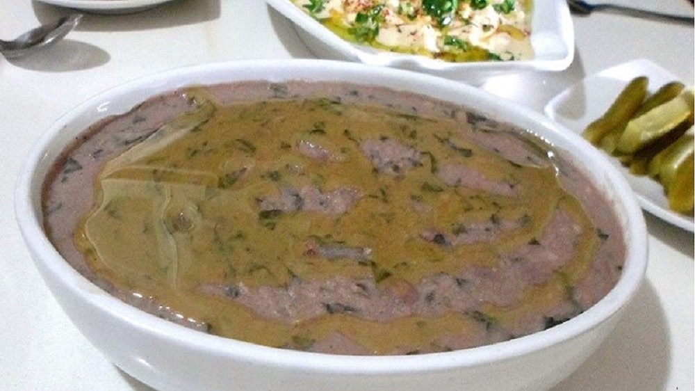 Sumaqiyya has found its way into kitchens and community gatherings across the United States, especially in areas with a significant Palestinian and Gazan diaspora such as Dearborn, Michigan; Paterson, New Jersey; Chicago; and Anaheim, California.