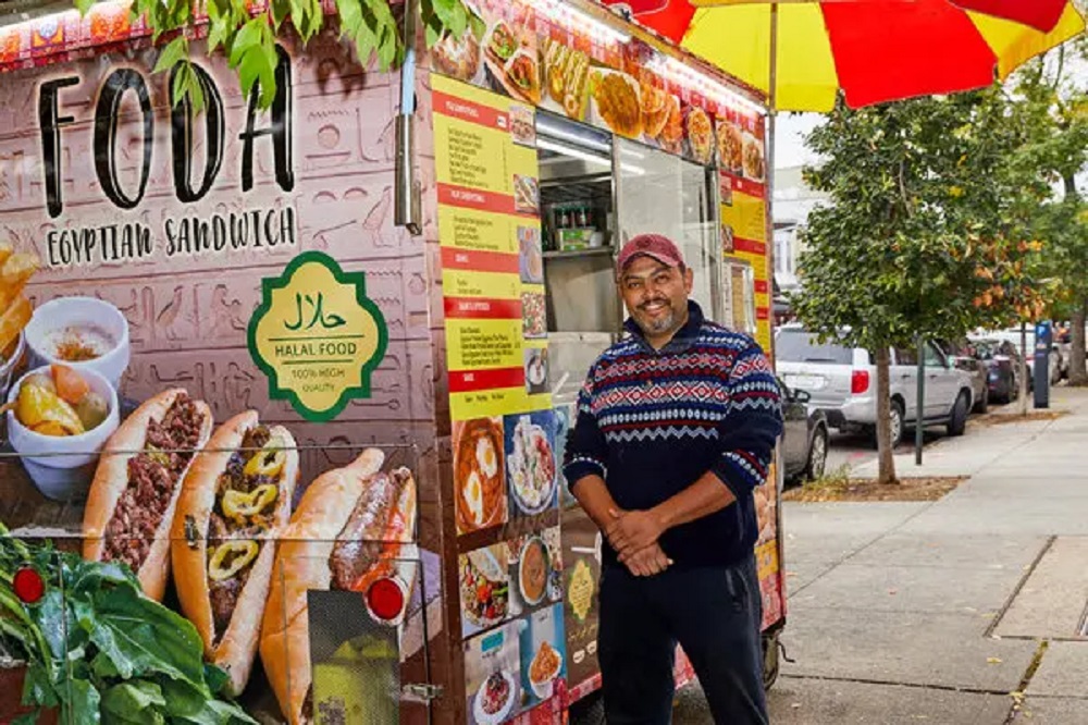 In Egypt, kebabs are more than just food—they are tied to special occasions such as weddings, religious feasts, and family gatherings.