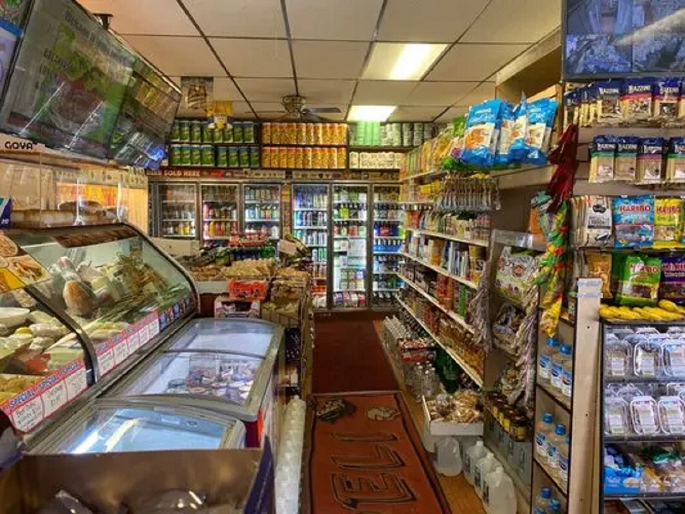 Wael Al-Salwi, a Yemeni-American bodega owner in New York, motivates neighborhood students by offering free items from his store when they achieve high grades.