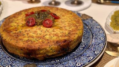 Makmoura is a traditional Jordanian dish made of chicken, onions, and dough, layered and baked to perfection.