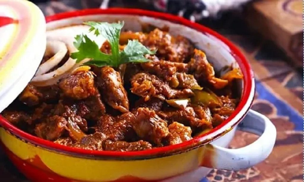 Historians and Saudi culinary experts generally agree that mugalgal originated in the Hejaz, where trade and pilgrimage routes brought spices and cooking techniques from across the Muslim world.