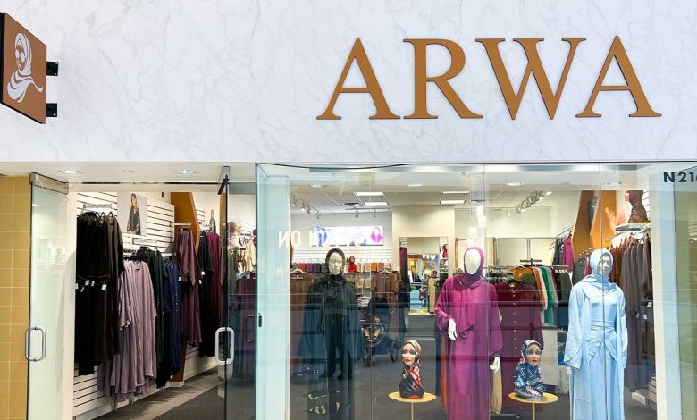 Arab and Muslim Americans shop for modest clothing in both specialized Islamic store