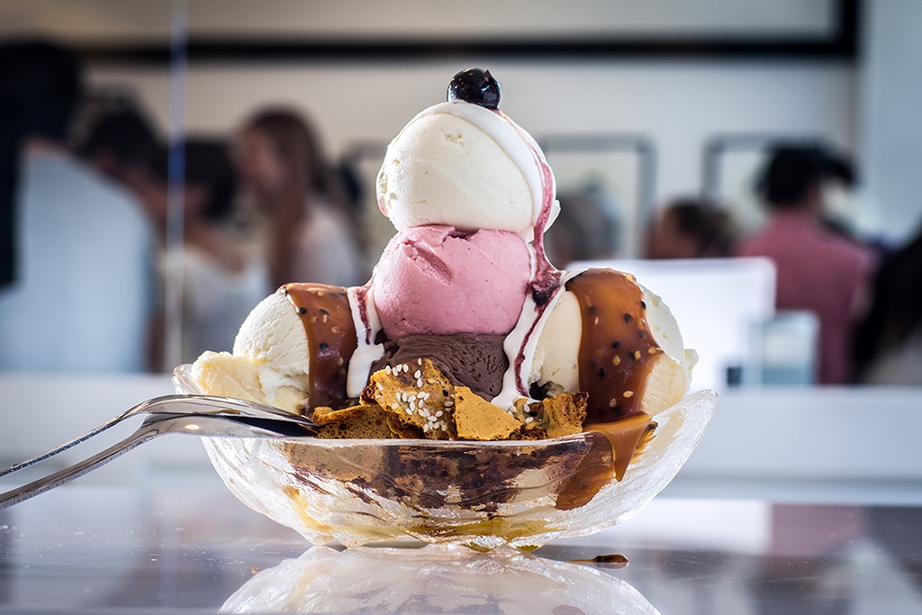 As the summer sun rises over New York City and its surrounding boroughs, there’s no better way to cool down and satisfy your sweet cravings than with a generous scoop of ice cream.