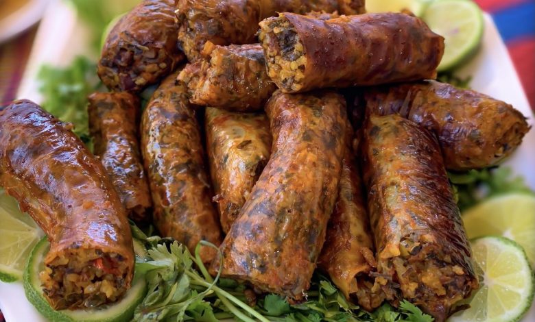 Assban is essentially a lamb intestine casing that is carefully cleaned, seasoned, and then stuffed with a rich mixture of offal (like liver, lungs, or heart), rice, chickpeas, and aromatic herbs and spices such as coriander, mint, parsley, turmeric, harissa, garlic, and onion.
