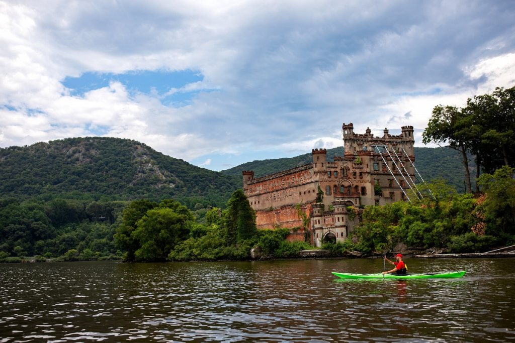 New York is more than just its bustling city—it’s home to charming small towns perfect for a peaceful getaway.