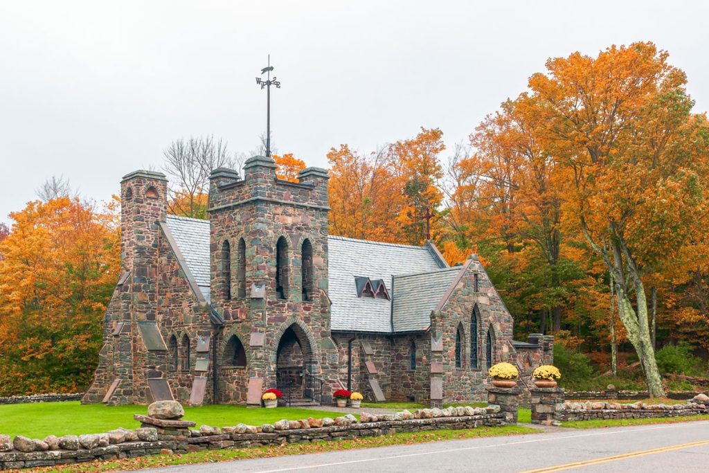 Uncover New York’s hidden gems—seven small towns offering natural beauty, cultural attractions, and a slower pace of life.