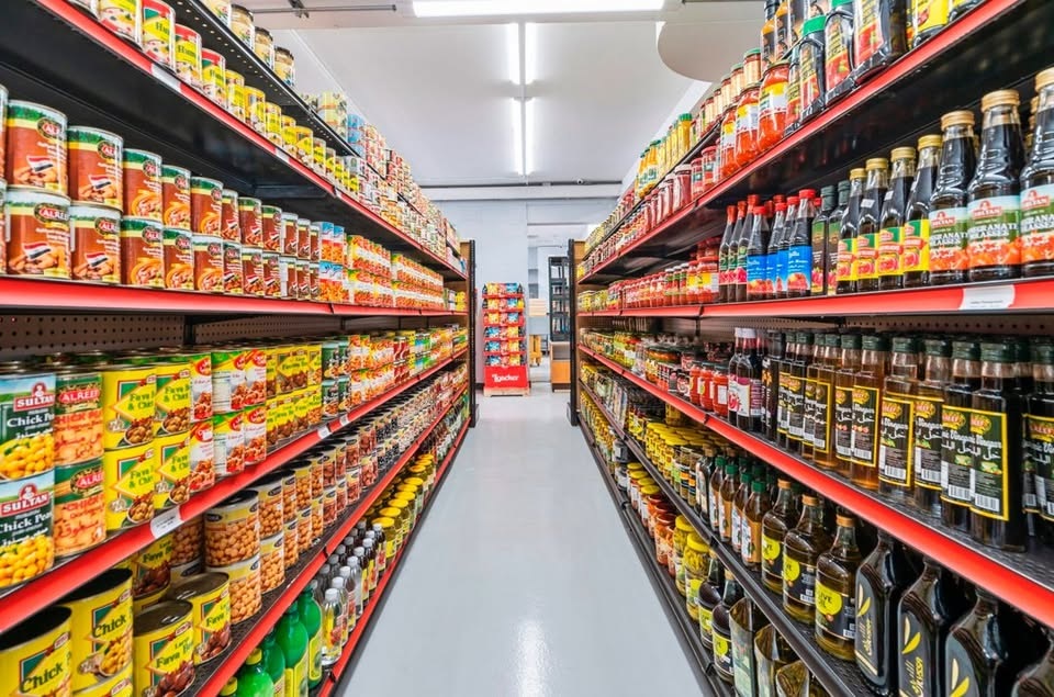 Ammar Al-Nuaimi, originally from Iraq, moved to the United States 19 years ago and settled in the city of Chicago, Illinois. In 2021, he opened Al-Nakheel Market and Restaurant in North Chicago