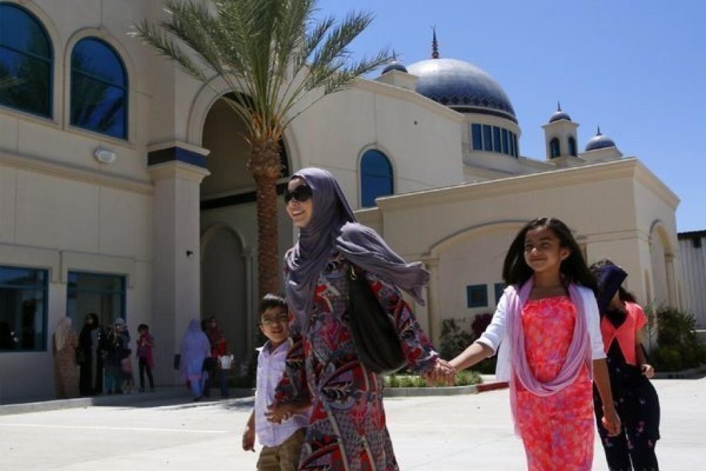 Serving as a bridge between faith and society, the association helps women achieve their full potential while promoting greater understanding of Islam and the role of women in American society.