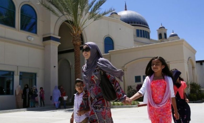 Community centers and Arab cultural associations frequently host language classes, cultural workshops, and youth programs on weekends.