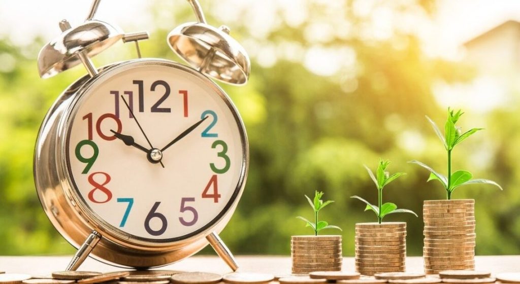 The United States ends daylight saving time on November 2, 2025.