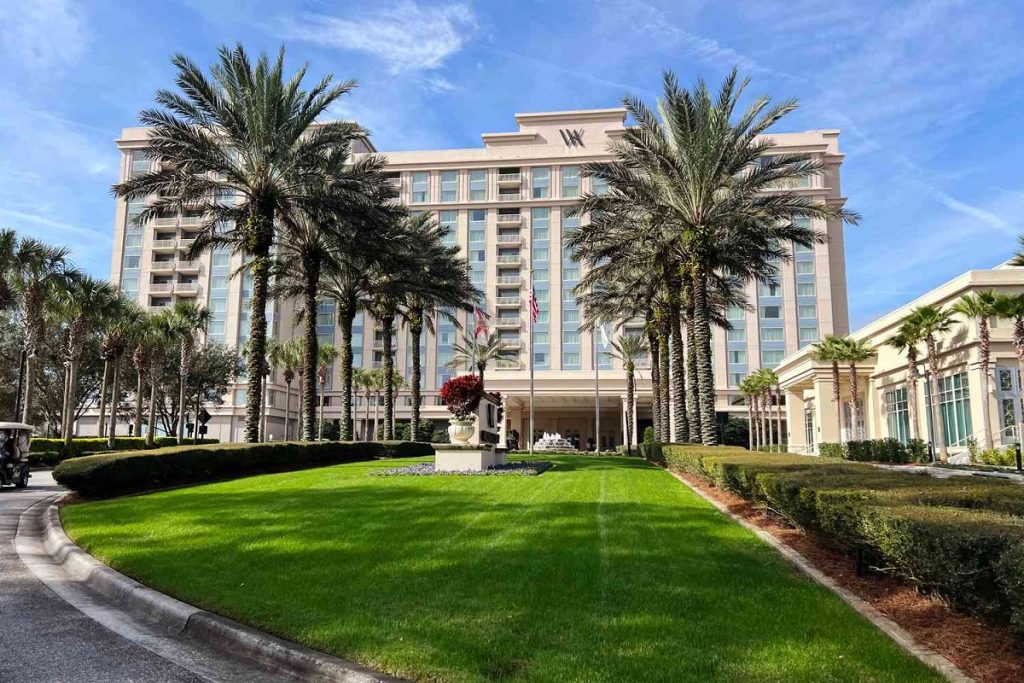 This resort provides a family-friendly environment suitable for Muslim travelers, including nearby halal restaurants and mosques.