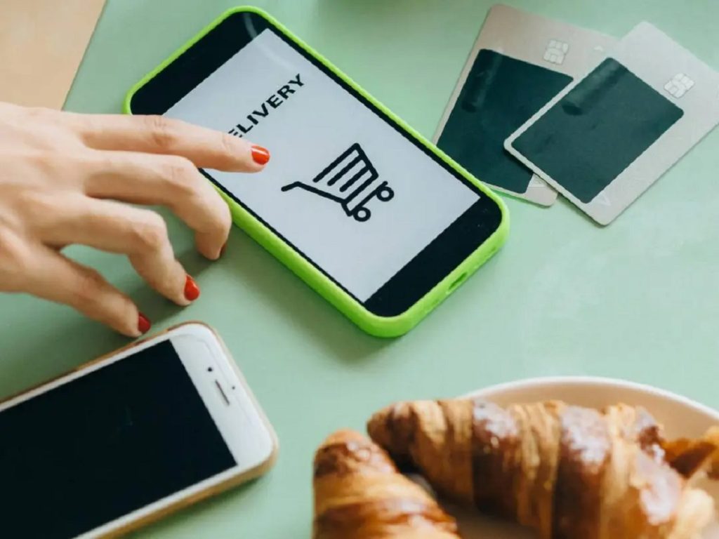 Halal food delivery, grocery apps, and cultural products are transforming daily life for Arab and Muslim families in America.