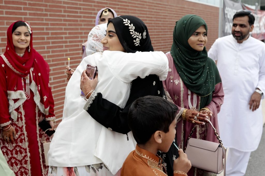 the history, demographics, mosques, and civic life of Muslims in Ohio