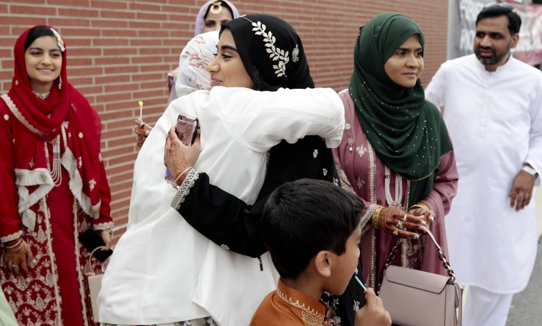 the history, demographics, mosques, and civic life of Muslims in Ohio