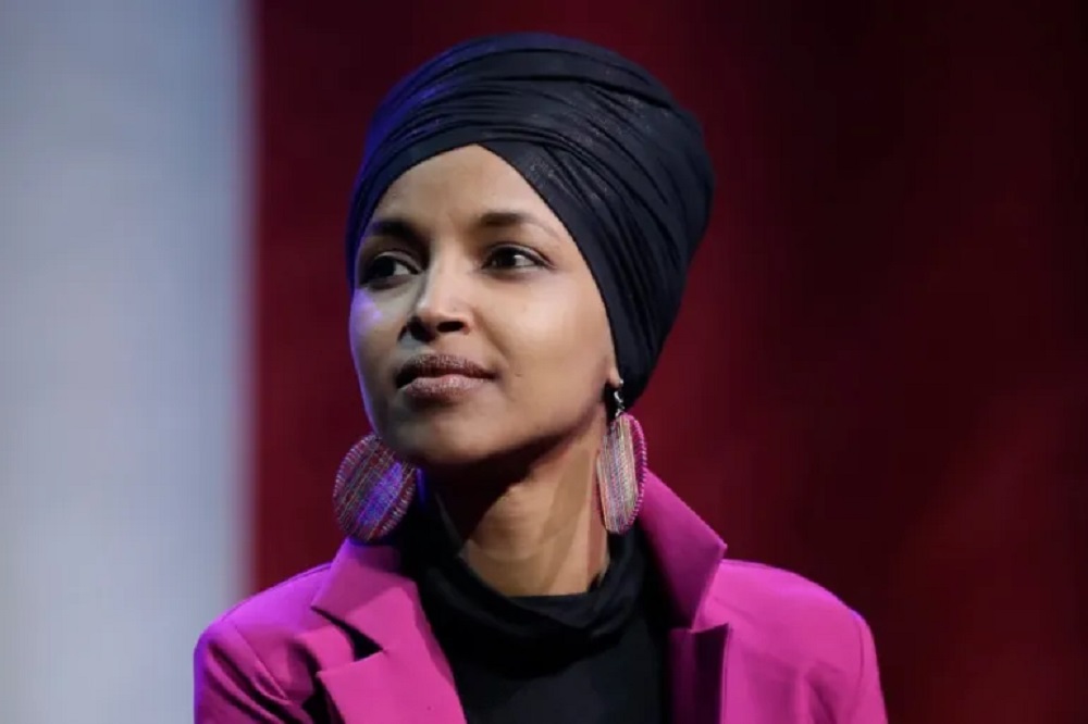 The U.S. House voted 214–213 to reject a Republican-led effort to censure Rep. Ilhan Omar and strip her of committee assignments, highlighting divisions in a tense political climate.