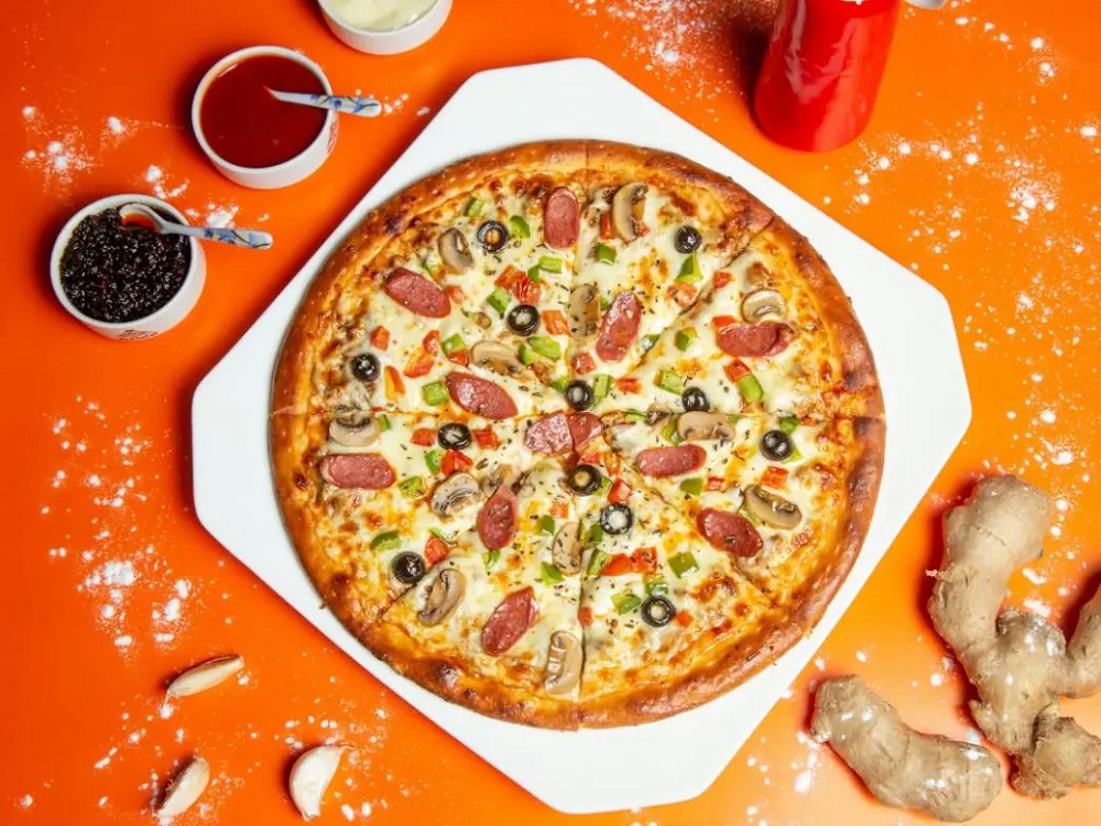 New York continues to expand its halal food scene. Halal pizza is no longer niche—it’s part of the city’s food identity