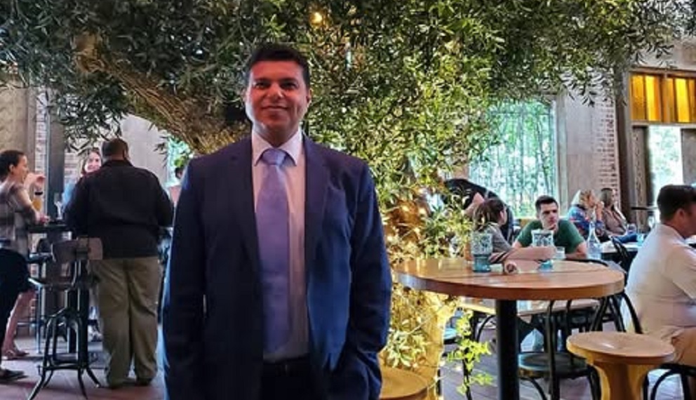 Dr. Ahmed Suliman is a distinguished board-certified plastic surgeon whose career reflects a profound commitment to excellence in both aesthetic and reconstructive surgery.