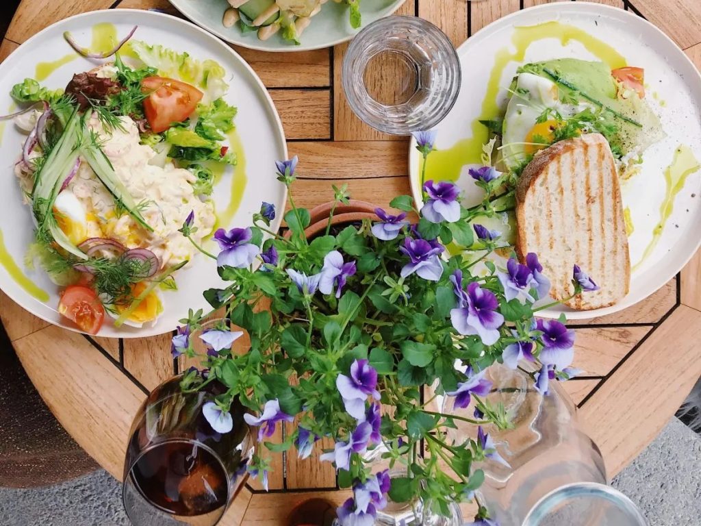 15 must-visit Halal restaurants in Washington D.C. serving authentic Middle Eastern, South Asian, Mediterranean, and global flavors. A guide for food lovers and Halal eaters alike.
