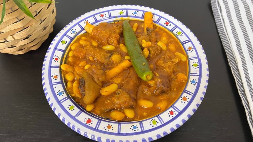 A hearty Tunisian dish made with white beans, tomato sauce, spices, and meat—Marqat Lubia is a comforting classic that warms tables across Tunisia, especially in winter.