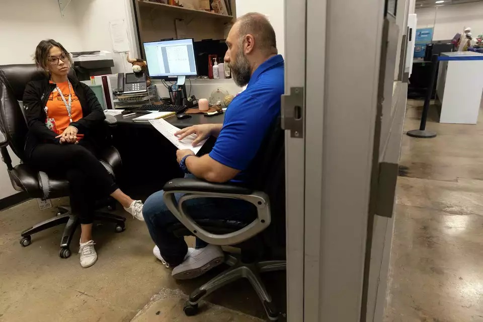 the inspiring story of Iraqi refugee Haki Al-Azzawi