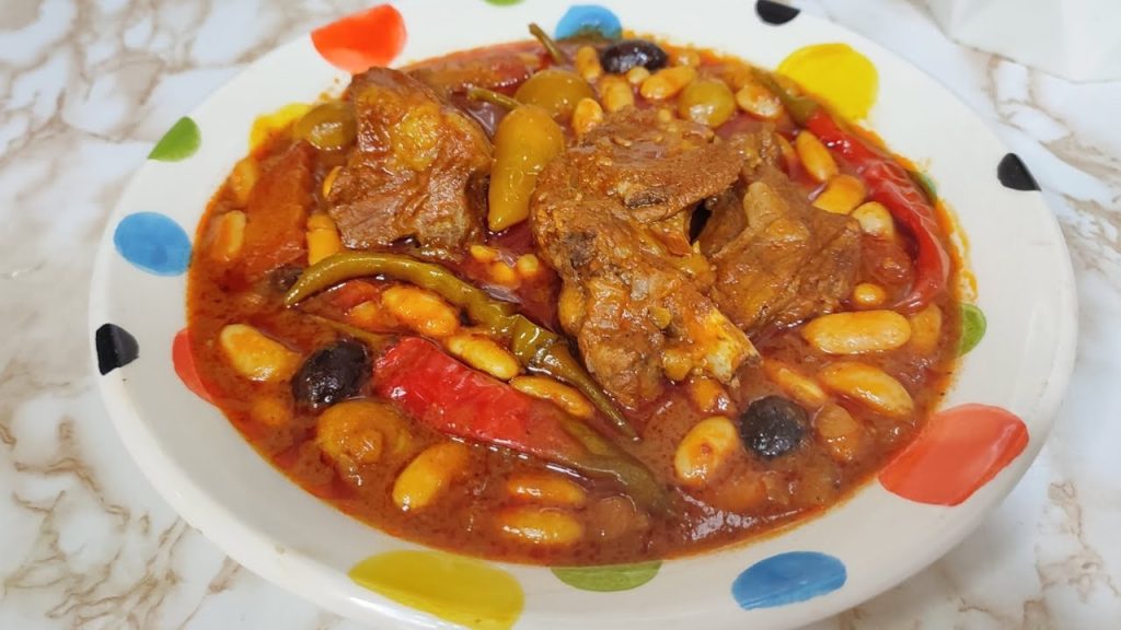 In the heart of Tunisian cuisine, Marqat Lubia (مرقة لوبيا) holds a special place. Known simply as “the bean stew,” this dish reflects Tunisia’s love for simple, nourishing, and flavorful meals.