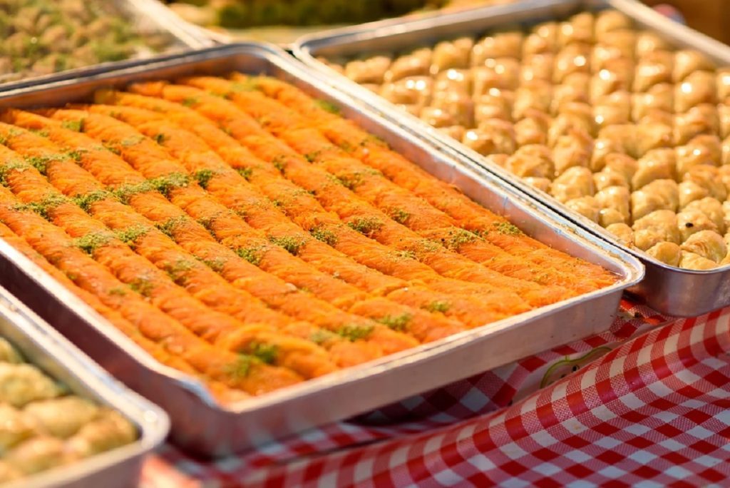 Unlike the traditional Kunafa with cheese, this version highlights the richness of pistachios (fustuq Halabi), paired with delicate syrup flavored with rosewater or orange blossom water.