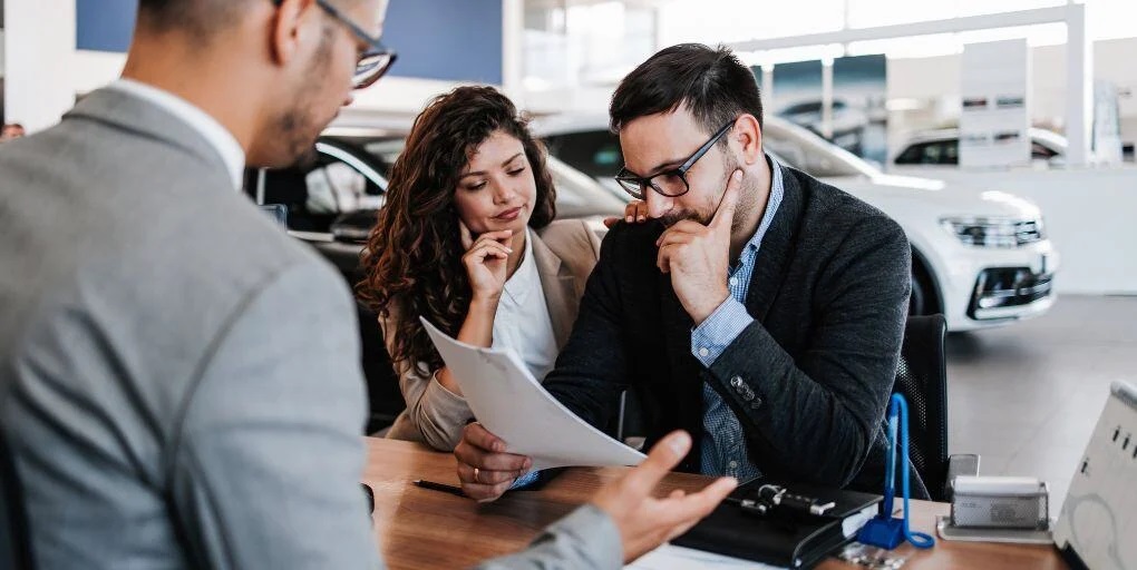 Car loan troubles are common since vehicles lose value over time, but the situation has worsened with rising interest rates — 7.6% in August 2025, compared to 4.6% four years ago.