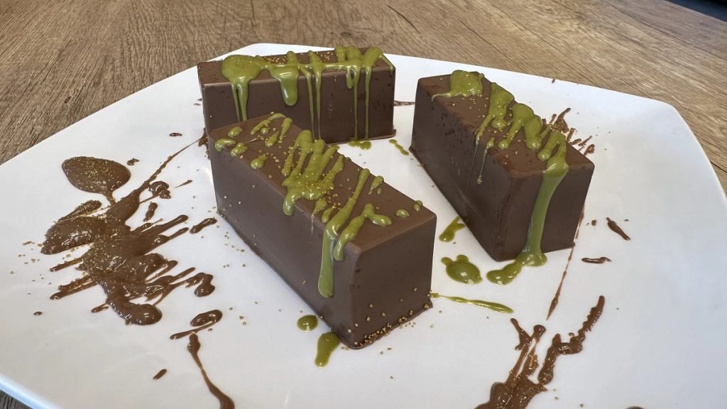 the viral knafeh chocolate bar at Royal Roastery in Terrytown, LA, and Houston, TX.