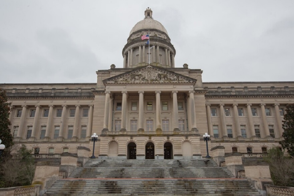 Frankfort, Kentucky, where Muslim and Arab families live. Learn about nearby mosques, halal food options, community centers, and family-friendly areas that make Frankfort welcoming for Islamic lifestyles.