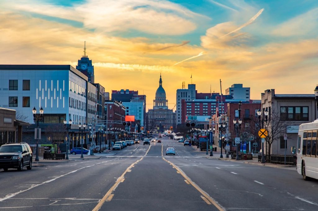 Dearborn’s autumn is mild, with beautiful tree-lined streets and parks perfect for family outings. The city is renowned for its welcoming Arab Muslim community.