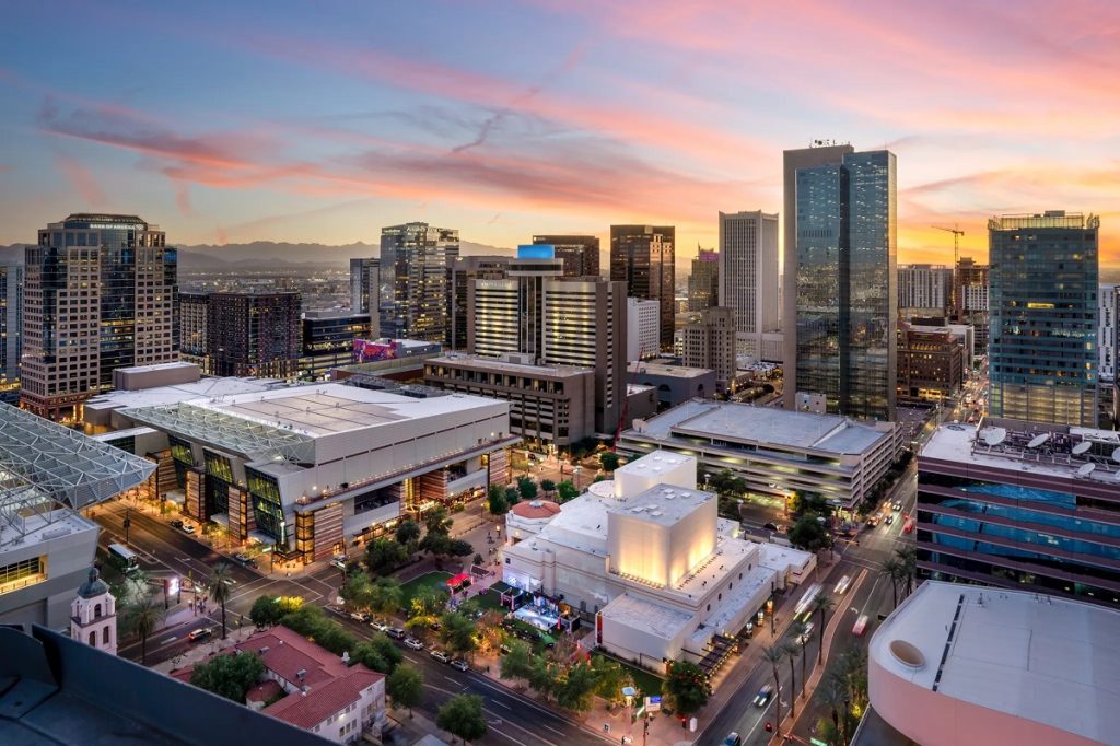 the Muslims in Phoenix, Arizona: estimates of population size, number of mosques, cultural institutions and community growth.