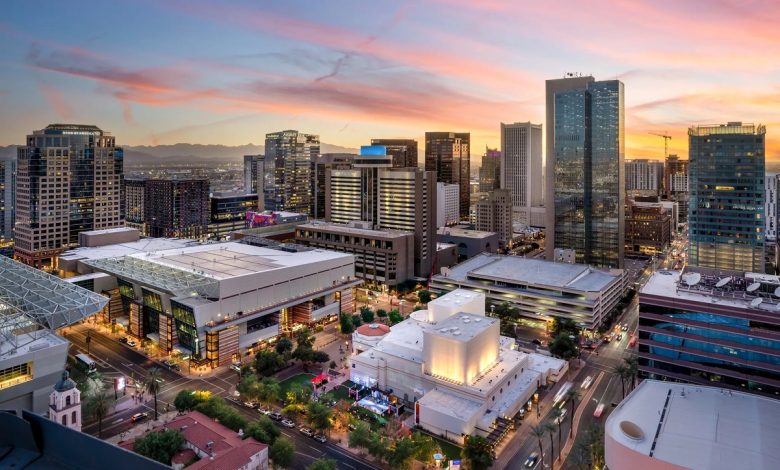 the Muslims in Phoenix, Arizona: estimates of population size, number of mosques, cultural institutions and community growth.
