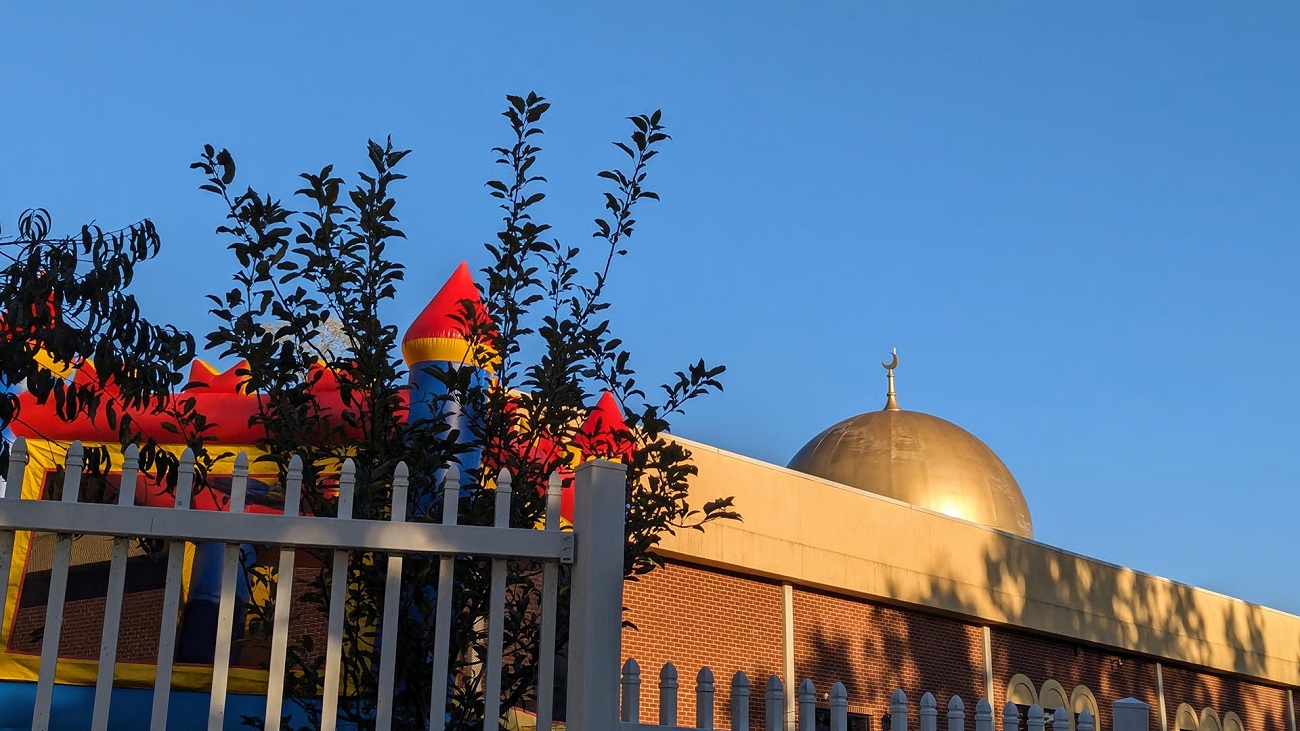 Muslim families living near Lexington Road enjoy easy access to Lexington, home to established Islamic centers such as the Islamic Society of Central Kentucky (ISCK).