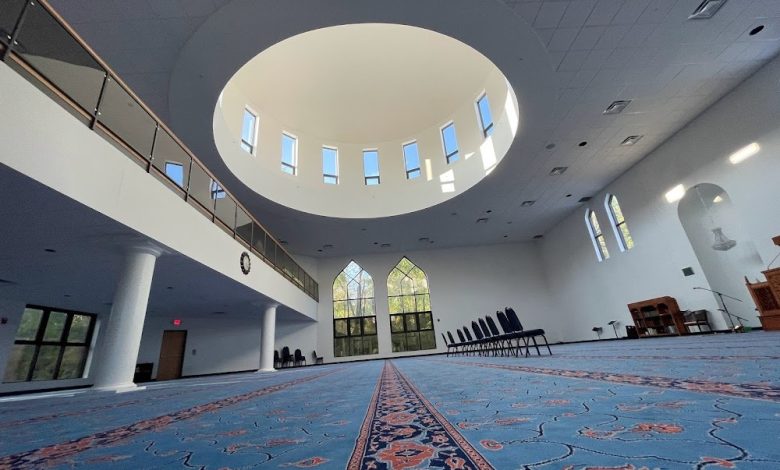 Beyond worship, the center serves as a vibrant hub for community engagement. It offers educational programs and events for all ages, fostering lifelong learning and deeper understanding of Islam.