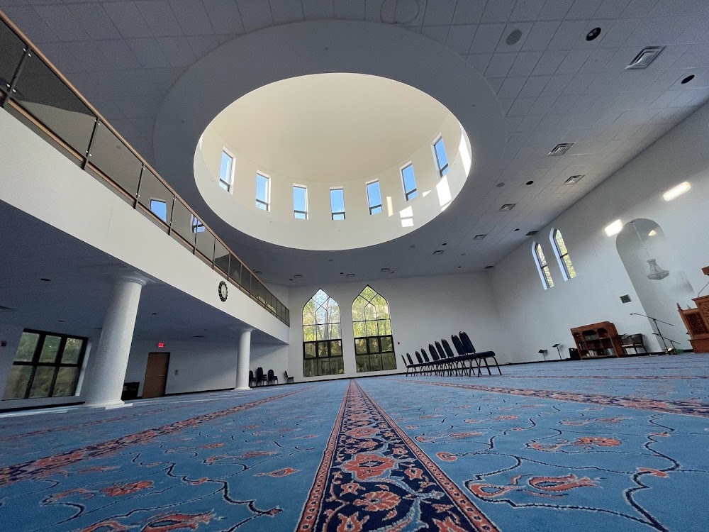 Beyond worship, the center serves as a vibrant hub for community engagement. It offers educational programs and events for all ages, fostering lifelong learning and deeper understanding of Islam.