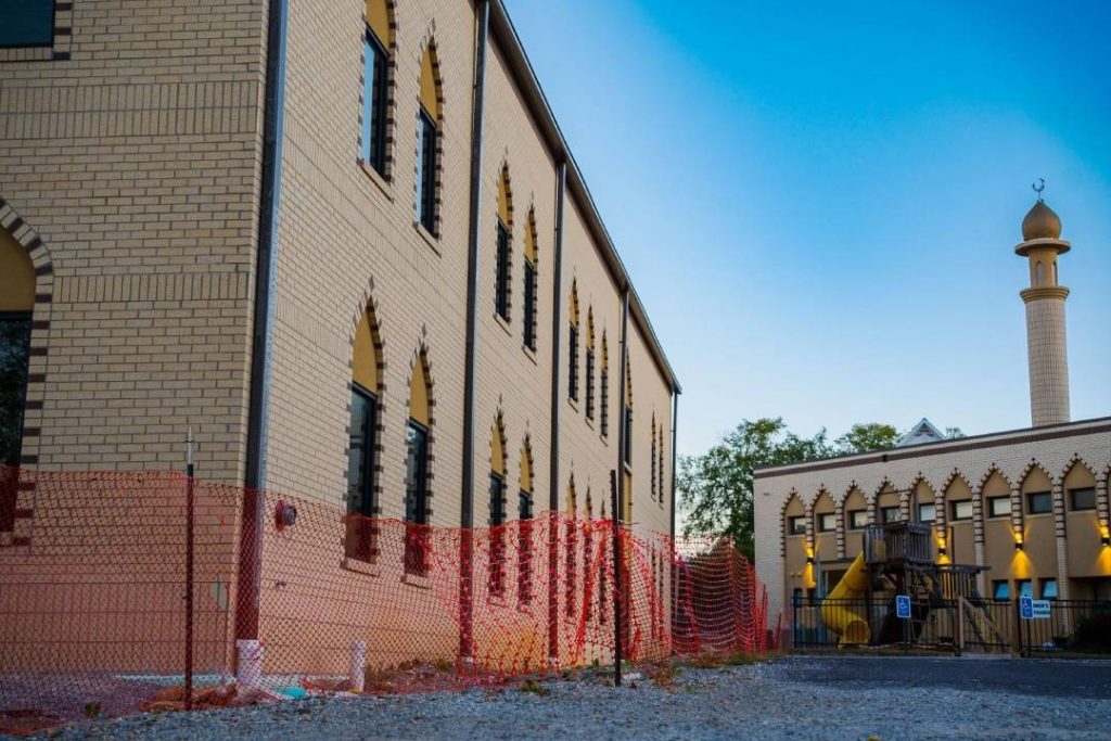 the growing Muslim community in Missouri, USA — from St. Louis to Kansas City — including their history, mosques, professions, and cultural contributions.