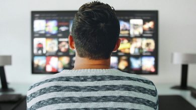 A new Gallup poll reveals that trust in U.S. media has dropped to a historic low of 28%, with confidence falling across all political and age groups.