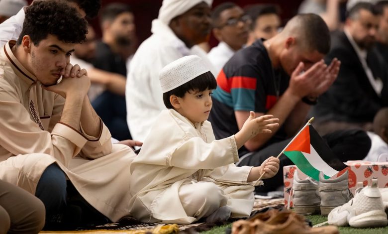 the financial and social challenges facing Muslims in Chicago.