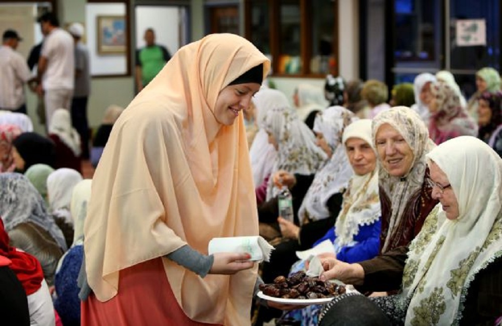 the growing Muslim community in Missouri, USA — from St. Louis to Kansas City — including their history, mosques, professions, and cultural contributions.