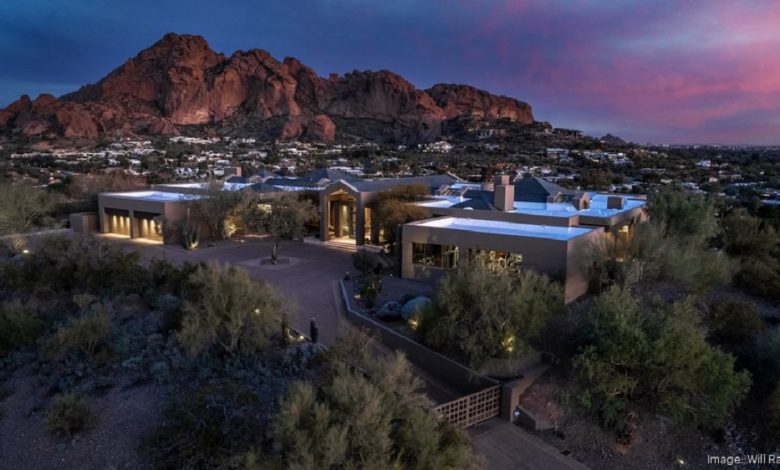 From Tempe’s student community to Gilbert’s family-friendly vibe and Glendale’s Arab markets, the Phoenix region offers many small towns where Muslims live comfortably, worship freely, and access halal food easily.